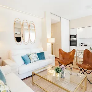 Stylish And Wide- 3bdr 3bth- Remedios Sevilla