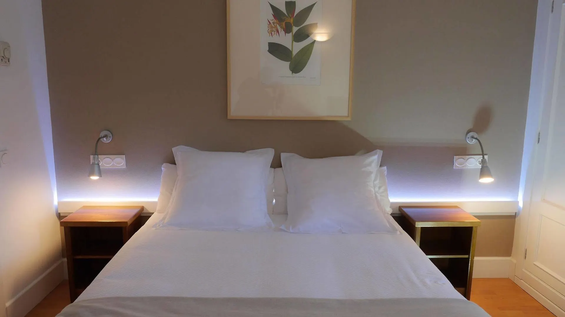 Hotel Alcazar Seville 3*,